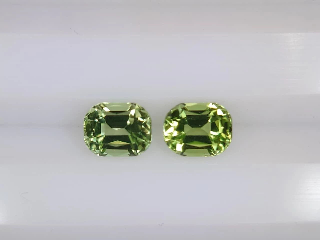 1.2ct Natural Cushion Faceted Pair of peridot from Pakistan — view 5